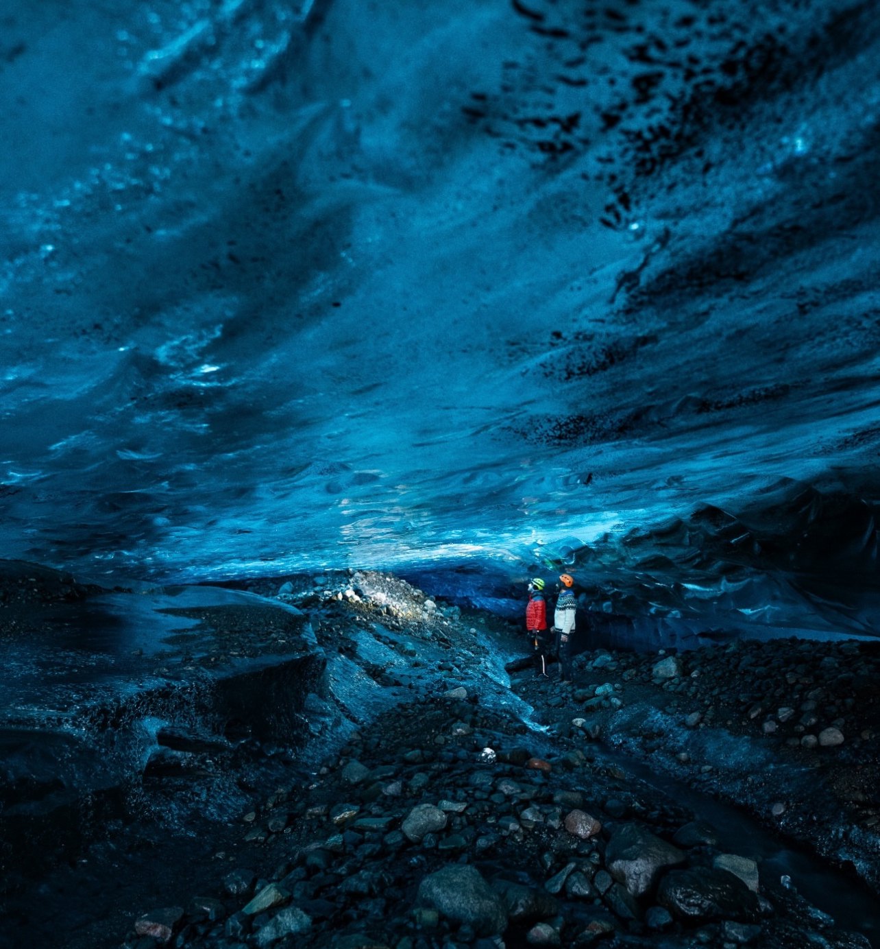 Fláajökull glacier ice cave