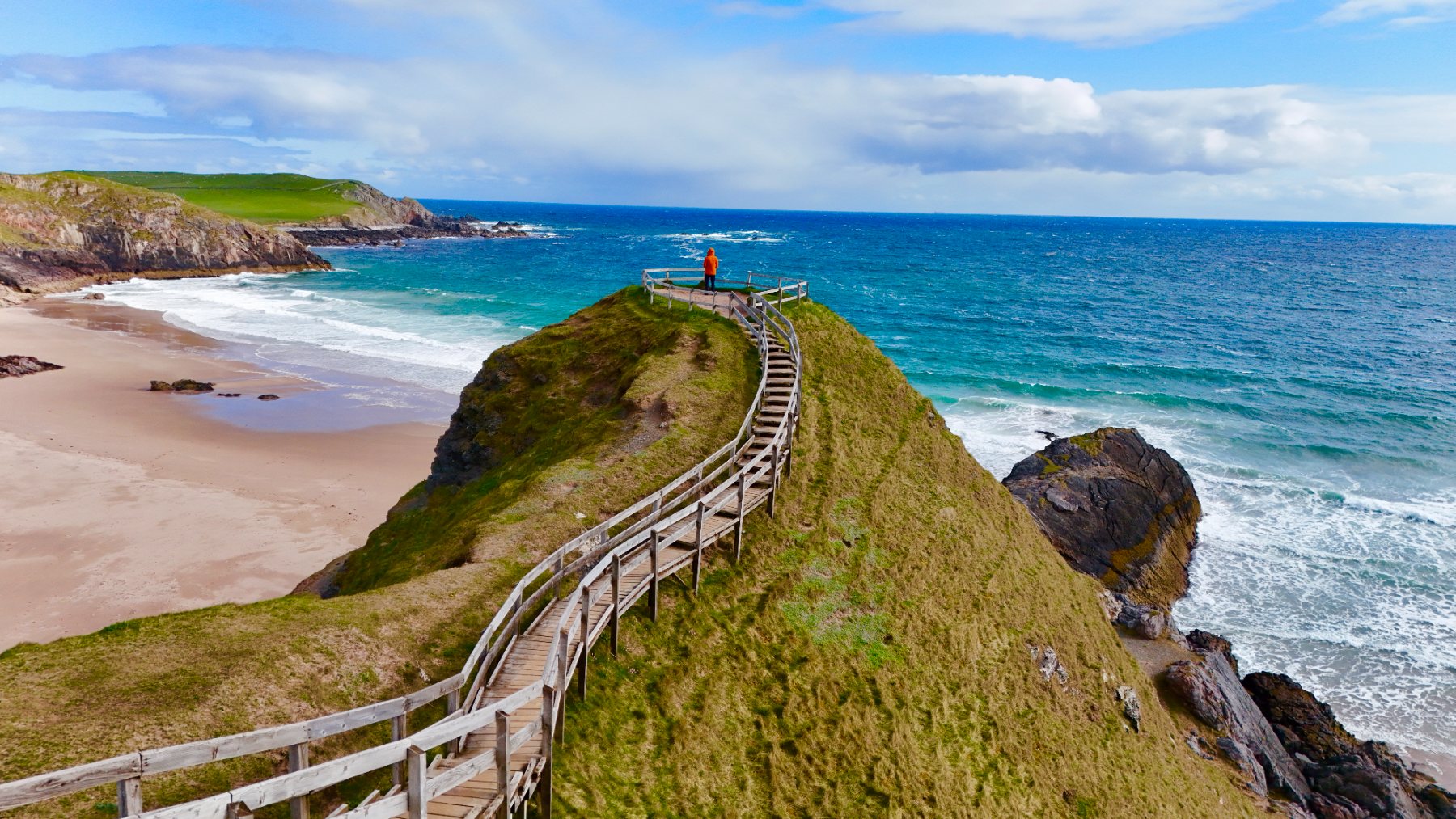 Boardwalk to the viewpoint, Sango Sands